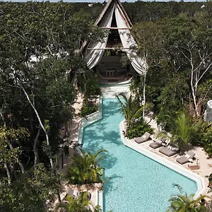 https://milam.quintano-roohotels.com